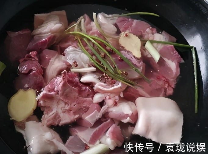 老姜|入冬，两样食材是绝配，炖上一锅，一边吃肉一边嗦粉，太香了