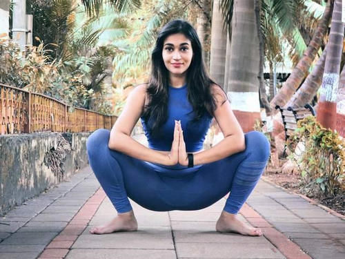 瑜伽|高格调的炫腹方式,仅有马甲线是不够的,4式瑜伽打造人鱼线