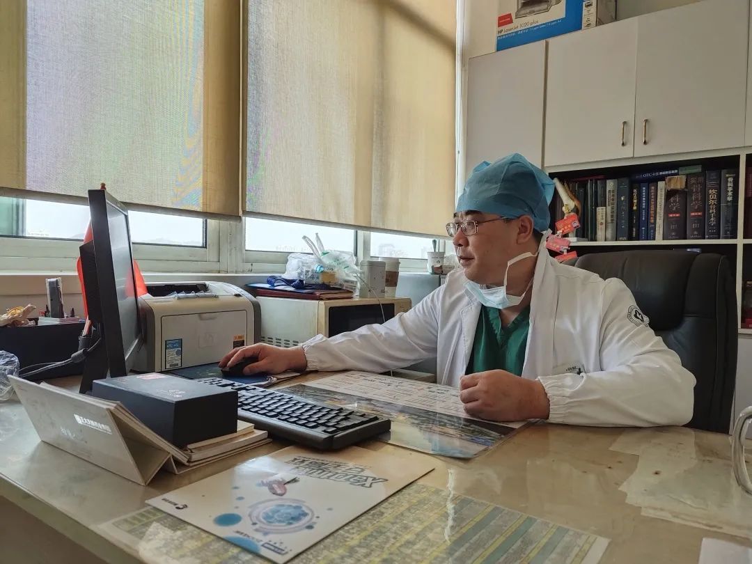 患者|医生手术台前突发脑梗！但住院第5天，他又重回骨科门诊