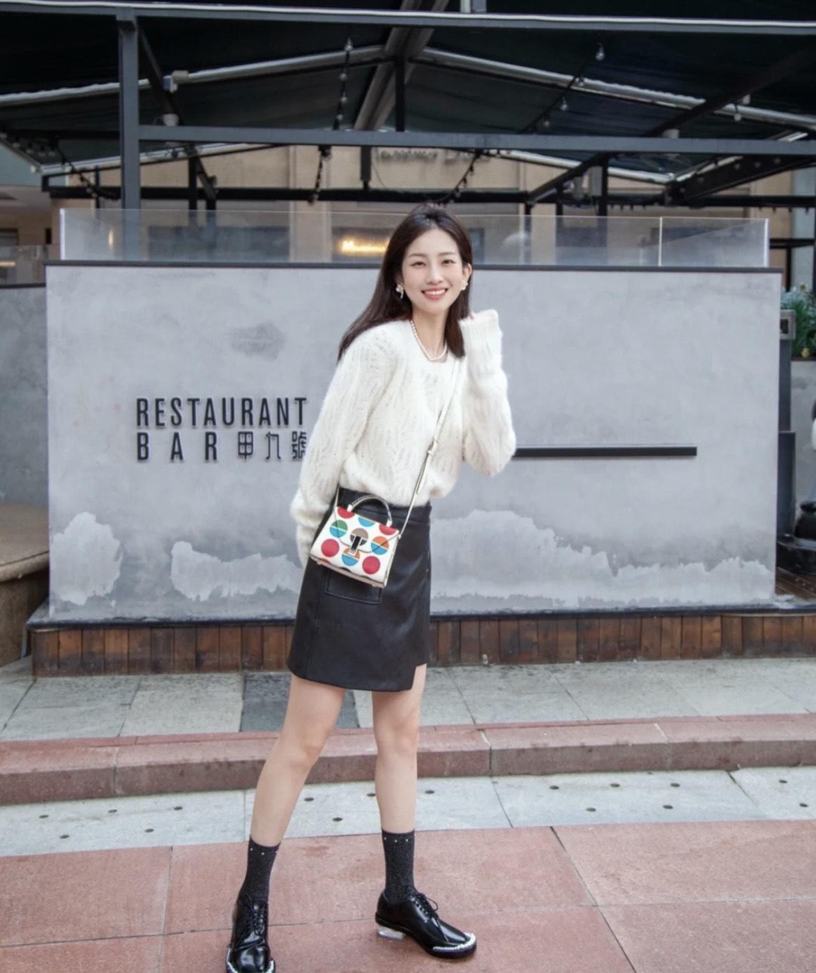 百搭 初冬还是要学一学毛衣搭配，简约高级还暖和，时髦百搭不挑人