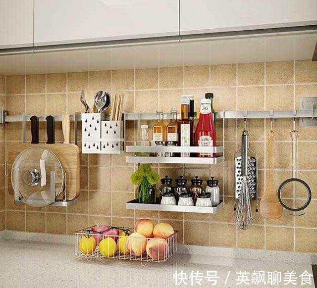 橱柜|日本厨房从来不装吊柜,而是用这便宜货来代替,可是咱们就不行