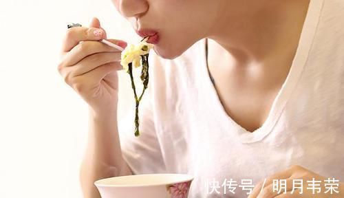 饥饿|糖尿病患者容易饿,饮食上有何讲究?别进饮食误区,血糖不升反降