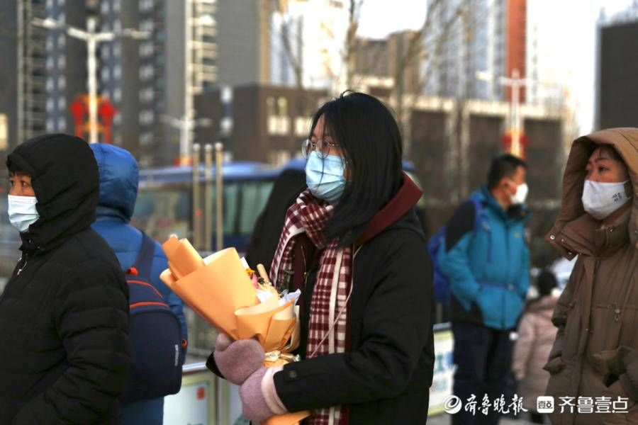 考场|壹图集｜考研初试结束，泰安一考点鲜花惊喜已送达