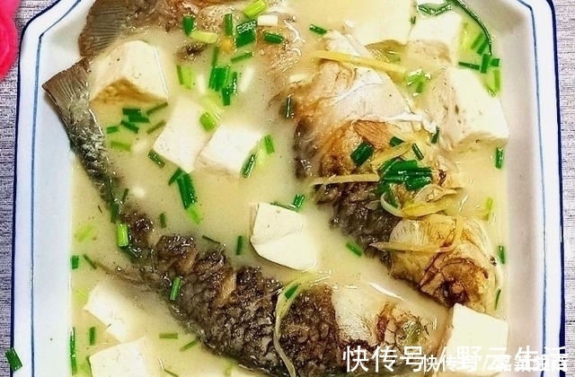 炖鱼汤|炖鱼汤时,用冷水还是热水?多数人没弄清楚,难怪鱼肉不嫩汤不鲜