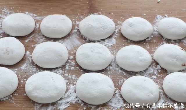 比汤圆更好吃的糯米粉做法,吃一次就上瘾,清脆爽口超解馋!
