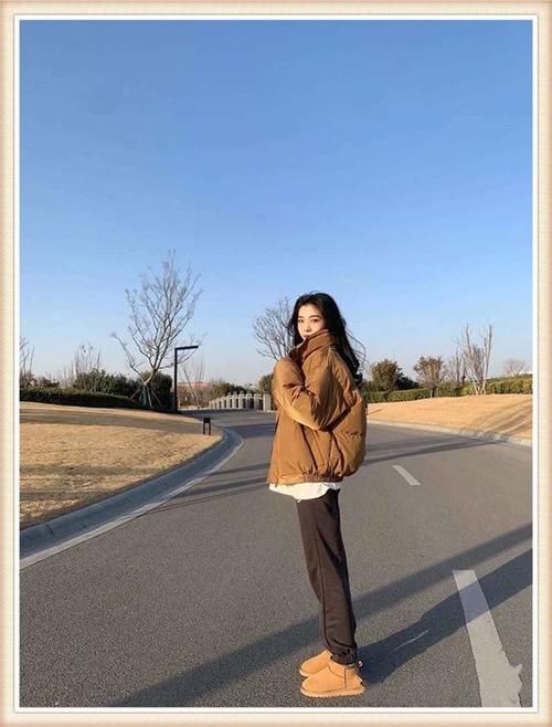 永不过时的“驼色系”,讲究女人必学的穿搭,无论年龄多大都适用