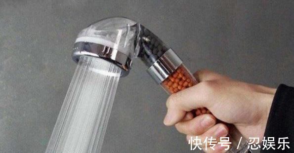 小苏打|淋浴喷头出水小?教3个步骤轻松解决,跟新买的一样