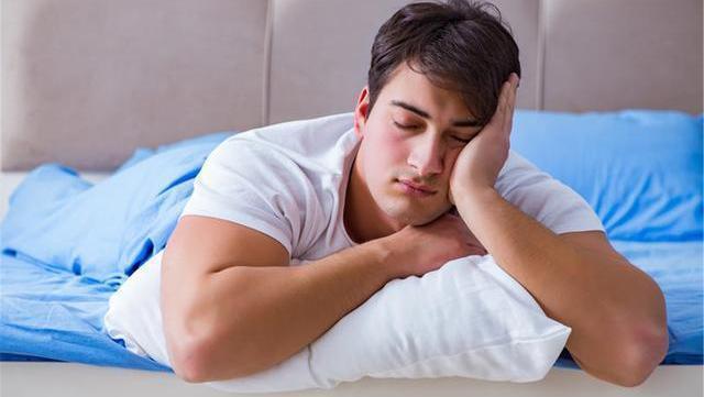 维生素b6|身体一旦缺乏“B族维生素”会失眠，4类食物敞开吃，或能沾床就睡