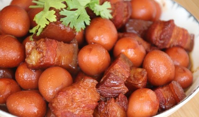 懒人红烧肉新做法，不炒糖色不油炸，解馋又下饭，好吃到舔盘