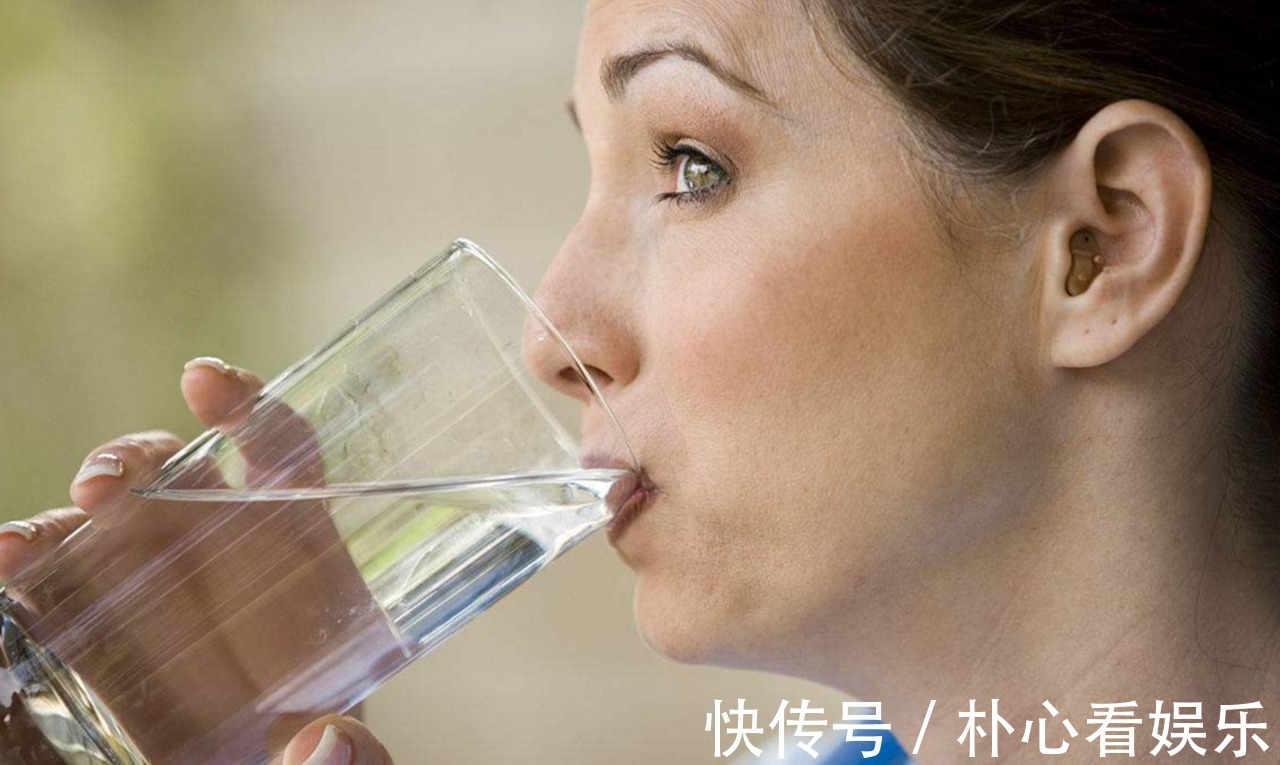 多喝水|血液粘稠的人,2个“时间点”多喝水,活血散瘀,血管一通到底