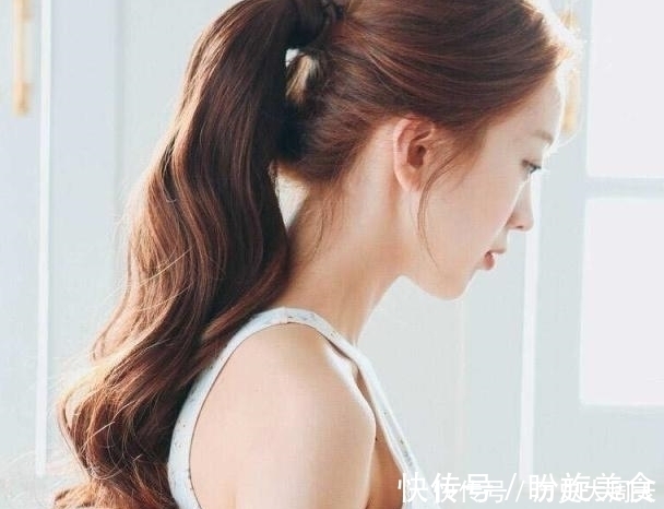 气质 发量少的妹子应该这样扎马尾,在最简单的发型上,才能体现气质