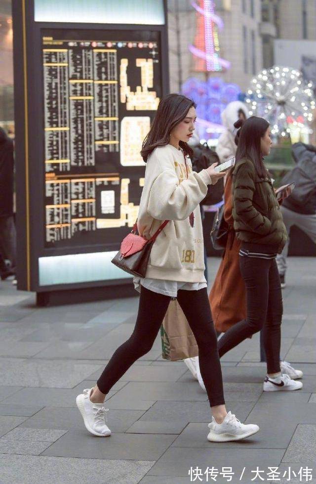 美女 美女街拍:气质甜美可爱的妹子,时尚气质又不失性感,美得与众不同