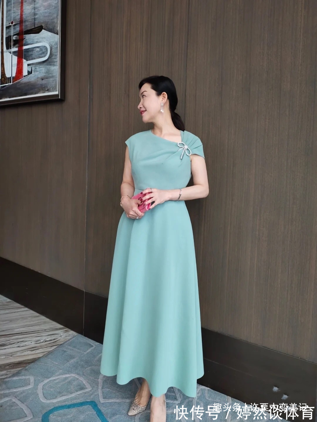 高级感 奔四奔五的女人,不管裙子裤子少穿这5种颜色,显黑不说还很掉价