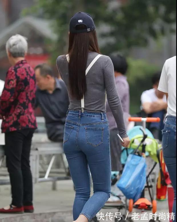 性感 街拍:穿牛仔裤的性感美女