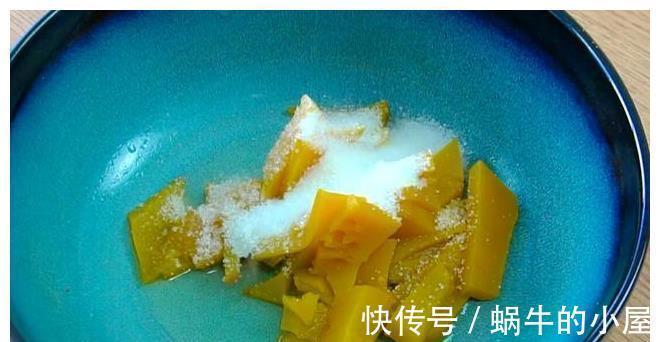 小米别再熬粥喝了，加1块南瓜搅一搅，香甜又软糯，比蛋糕还好吃