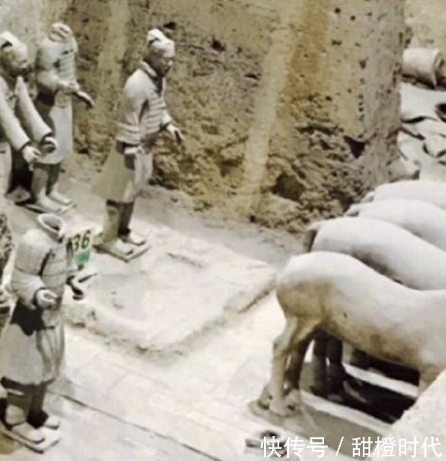 秦始皇陵|男子秦始皇陵游玩,手机不小心掉到坑里,导游一句话让他傻了