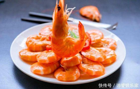 煮虾时,切记不要直接加水煮,多加一步,虾肉鲜嫩,还没有腥味