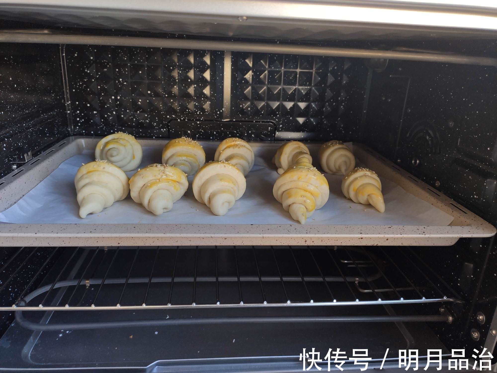 不用黄油也能做的面包,松软好吃,奶香浓郁,孩子早餐最喜欢它