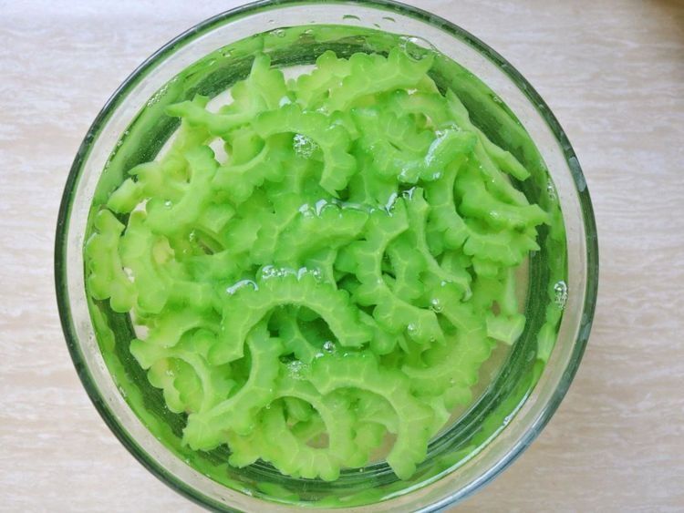 苦瓜此做法,清新可口还不苦,爽口还解腻,孩子都说好吃