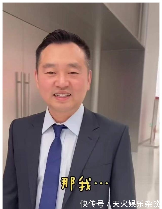 孙颖莎|孔令辉亮相红光满面，举签名照送人，发福仍显帅气，难回国乒执教