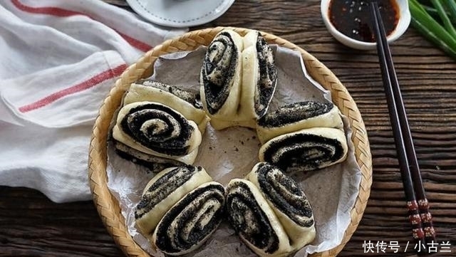 教你做有颗粒感的花卷,撒把芝麻当花边,满嘴留香还补钙