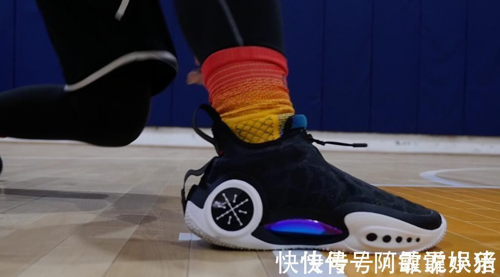 zk7|最适合大众的旗舰签名实战鞋!虽是国产卖千元也别喊贵