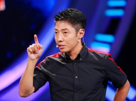 撒贝宁说何炅是他唯一的假想敌，“彩虹屁”？佩服