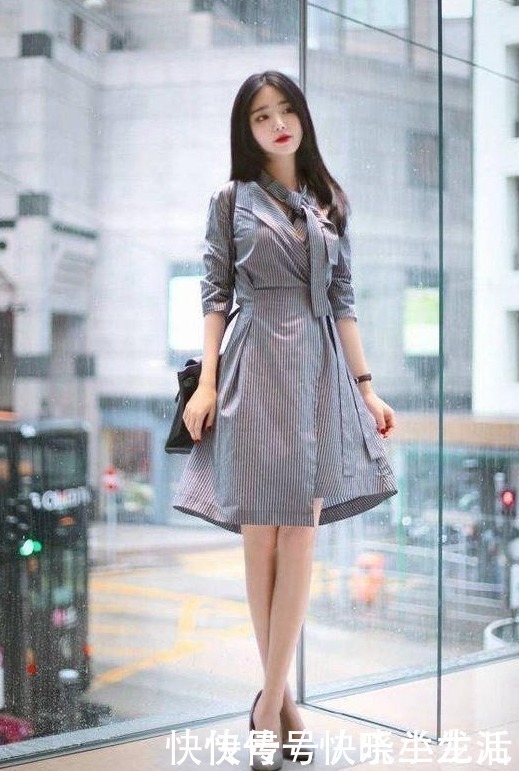 条纹|别致的条纹裙，细条纹能修饰身材，稳重不失俏皮