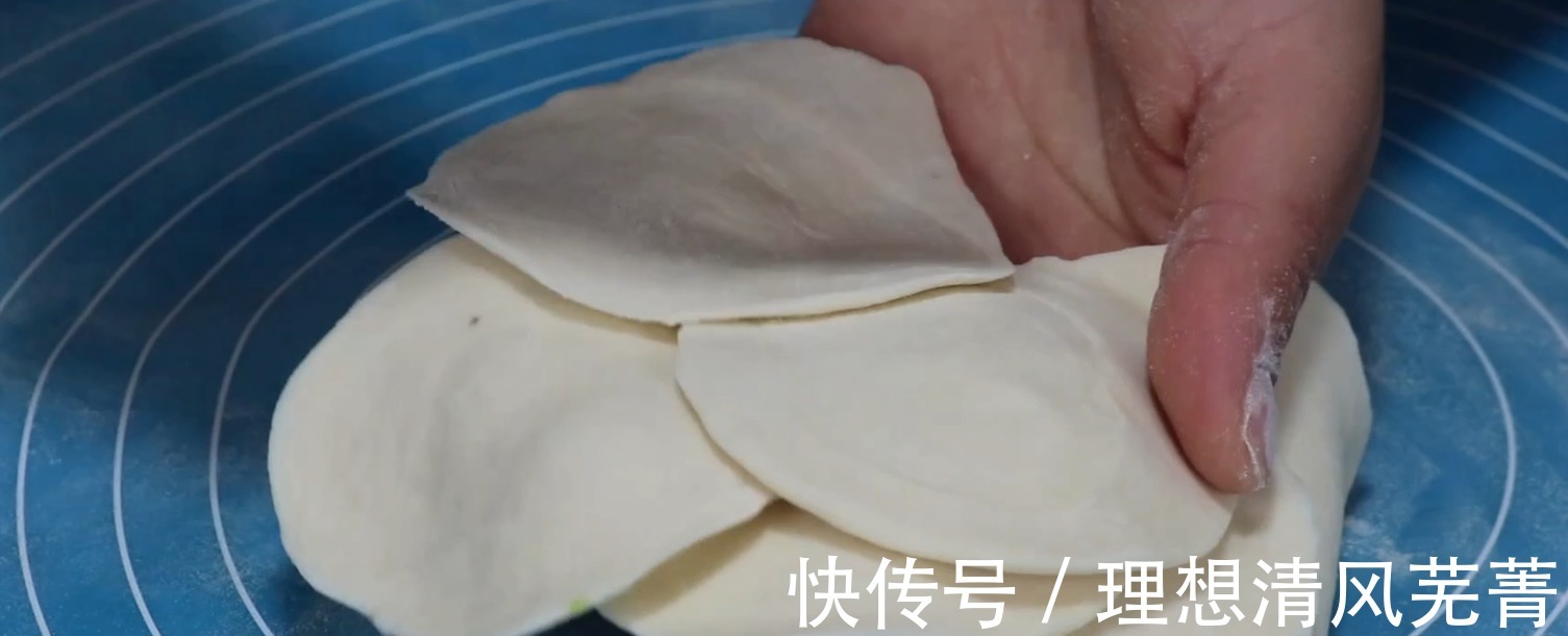 饺子皮|饺子皮别一个个擀了,找一个塑料瓶,一秒一个,超简单实用!