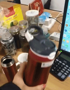 |搞笑GIF段子:美女,好像没有帅哥让你陶醉吧