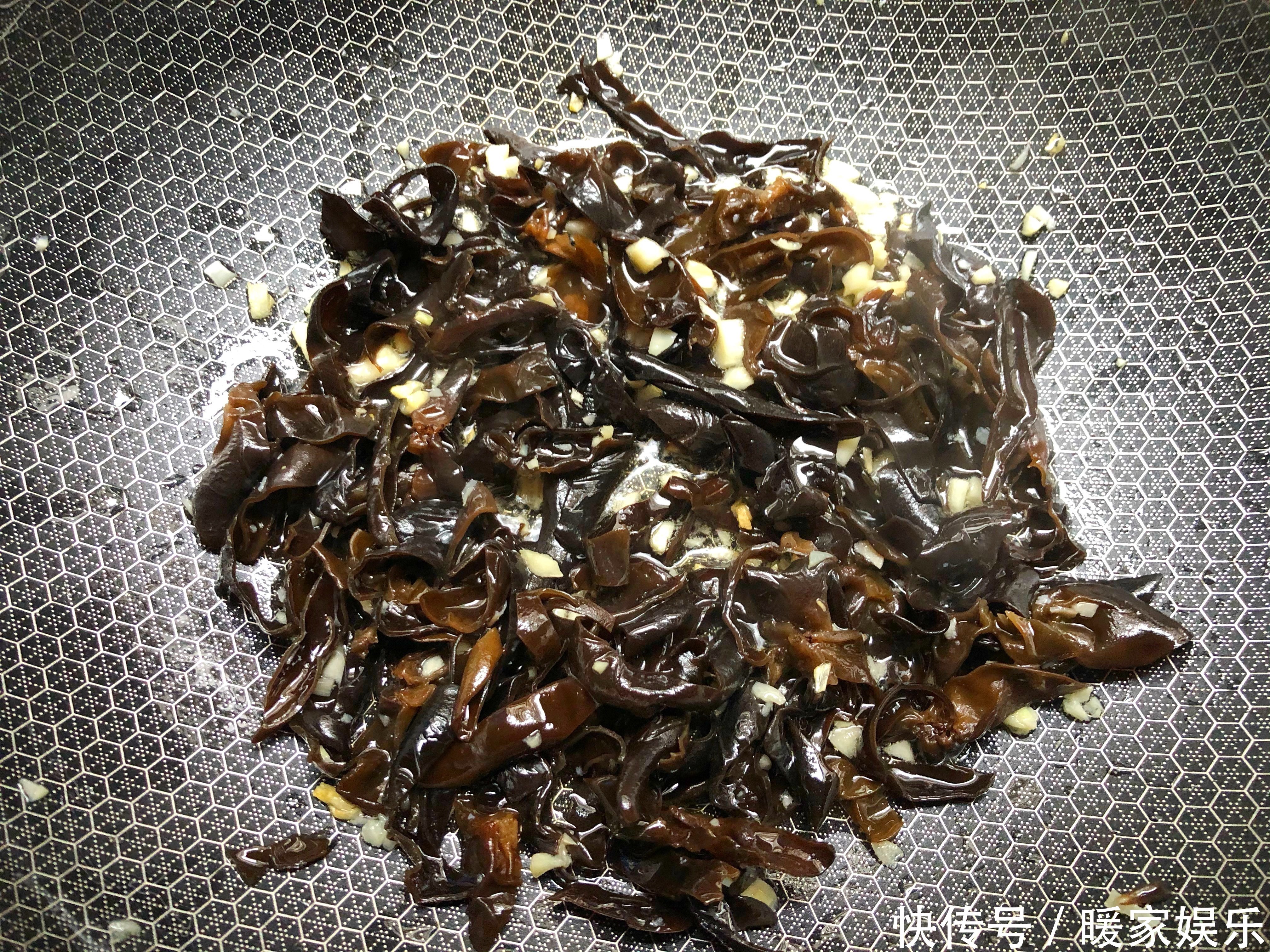 它和黑木耳天生是一对,简单炒一炒,清肠去脂又美味,别错过
