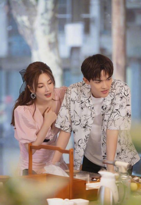 李柄熹被吐槽吃软饭,张雨绮称芒果恶意剪辑,两人退出录制太霸气