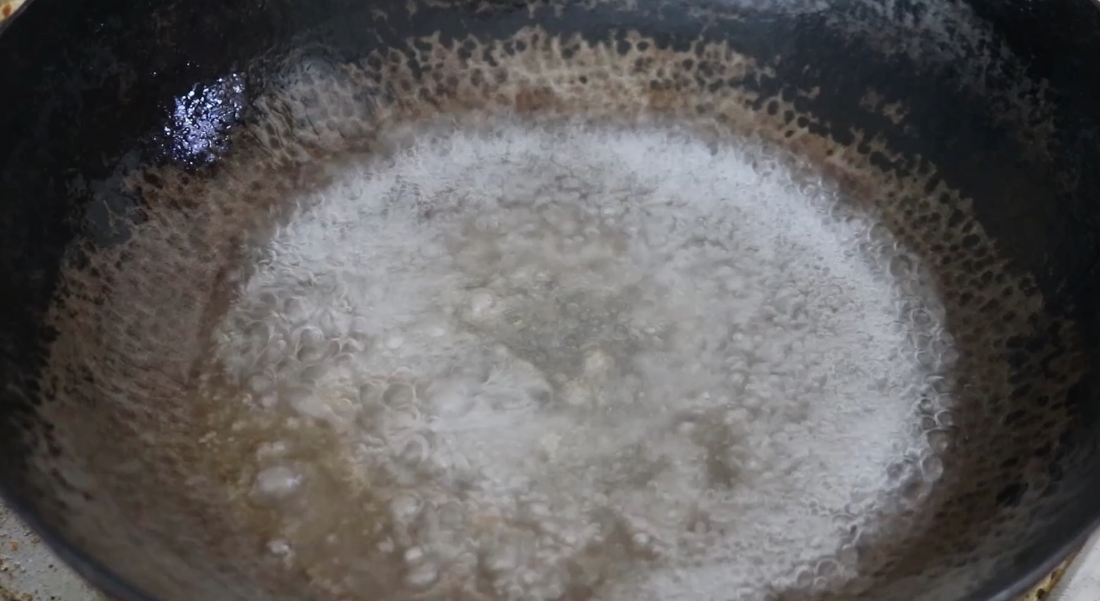 一碗面粉倒进开水锅中,瞬间变美味,这做法头一回见,真解馋