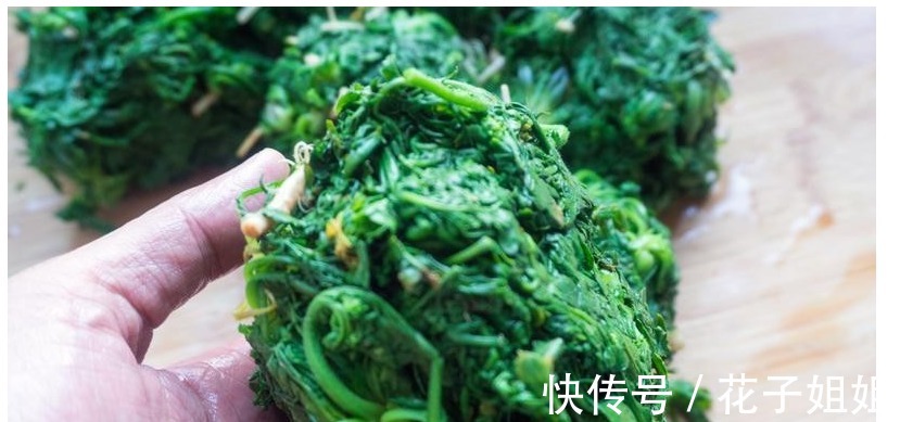 小时候|入秋后，碰见这菜别手软，一次性买15斤，放冰箱冻起来，特别省事！