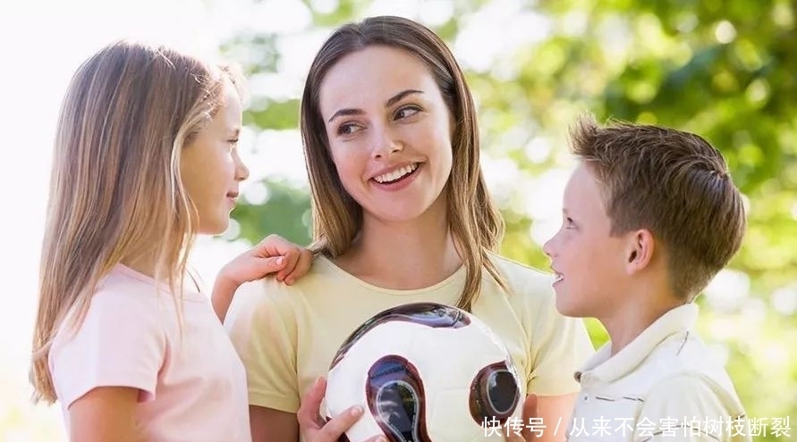 父母|守约是-一种好习惯,父母应从小灌输孩子这种观念