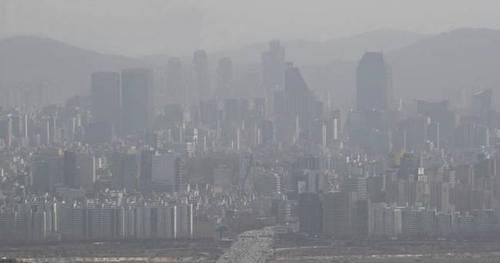 韩国首尔遭遇雾霾天气