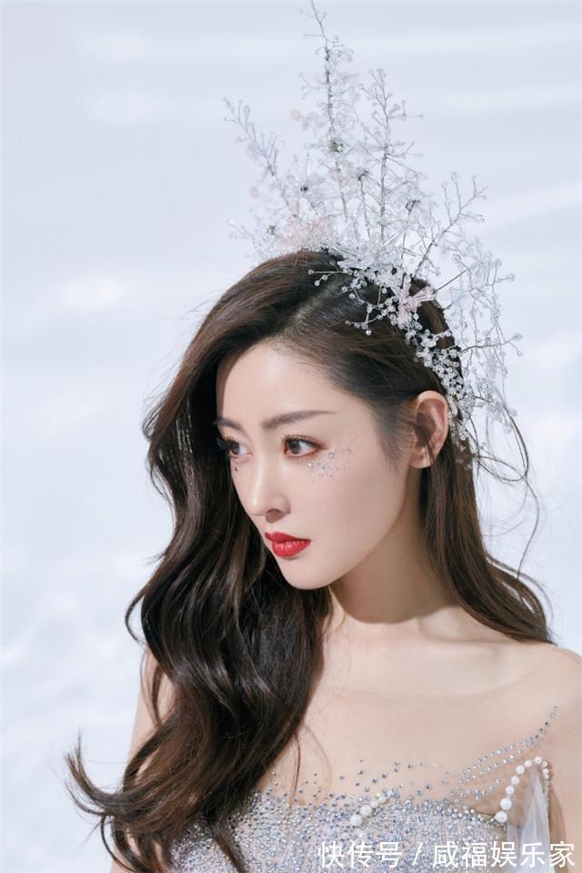 纹理烫 女人50岁后,别再剪短发了!今年流行这些发型,时髦减龄又气质