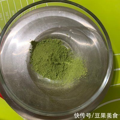  混合均匀|弹性十足，怎么卷都不开裂的抹茶蛋糕卷