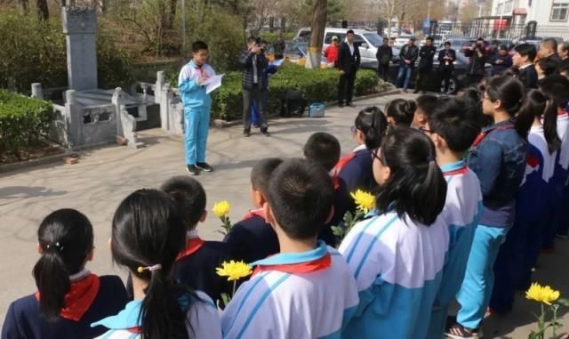 北京闹市中藏着一座坟墓，纪念一位18岁河南少年，火车也因此改道