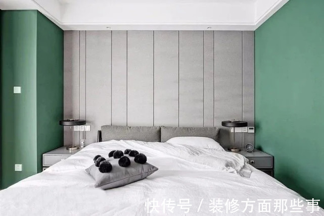 一家人|143平现代风四居室，一家人在客厅和谐互动，真的超级有爱