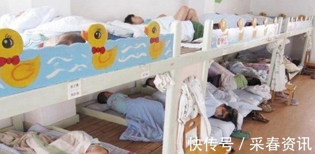 午睡|幼儿园午睡实拍,家长看完表示再也不买这种衣服了,你家没准也有