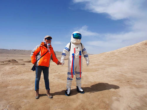 地球上最像火星的地方，荒凉寂寞寸草不生，住一晚太空舱2000块