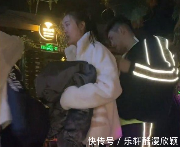 女排|中國女排雙喜臨門！張常寧手術(shù)后現(xiàn)身酒吧，隊長朱婷再迎好消息