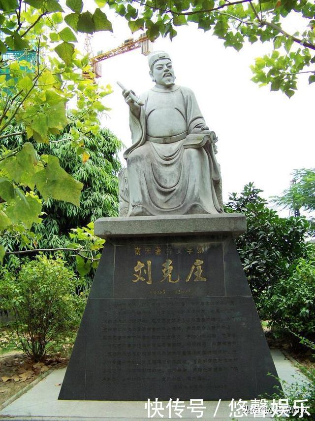 文人含冤被贬,他笑着向朋友写下一首狂词,最后两句豪气冲天