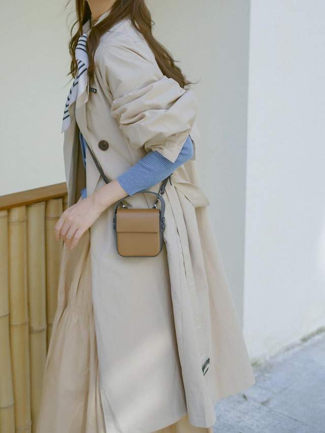 半身裙|女生博主秋冬穿搭指南,针织开衫搭配百褶半身裙,高贵优雅又温柔