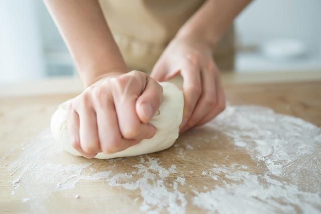 天冷蒸包子,发面记得放2味,面皮发得又白又大,包子暄软好吃