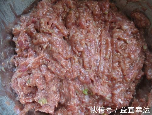 调白菜馅料,白菜别再用盐杀水了,学会这招,饺子鲜香味足,好吃