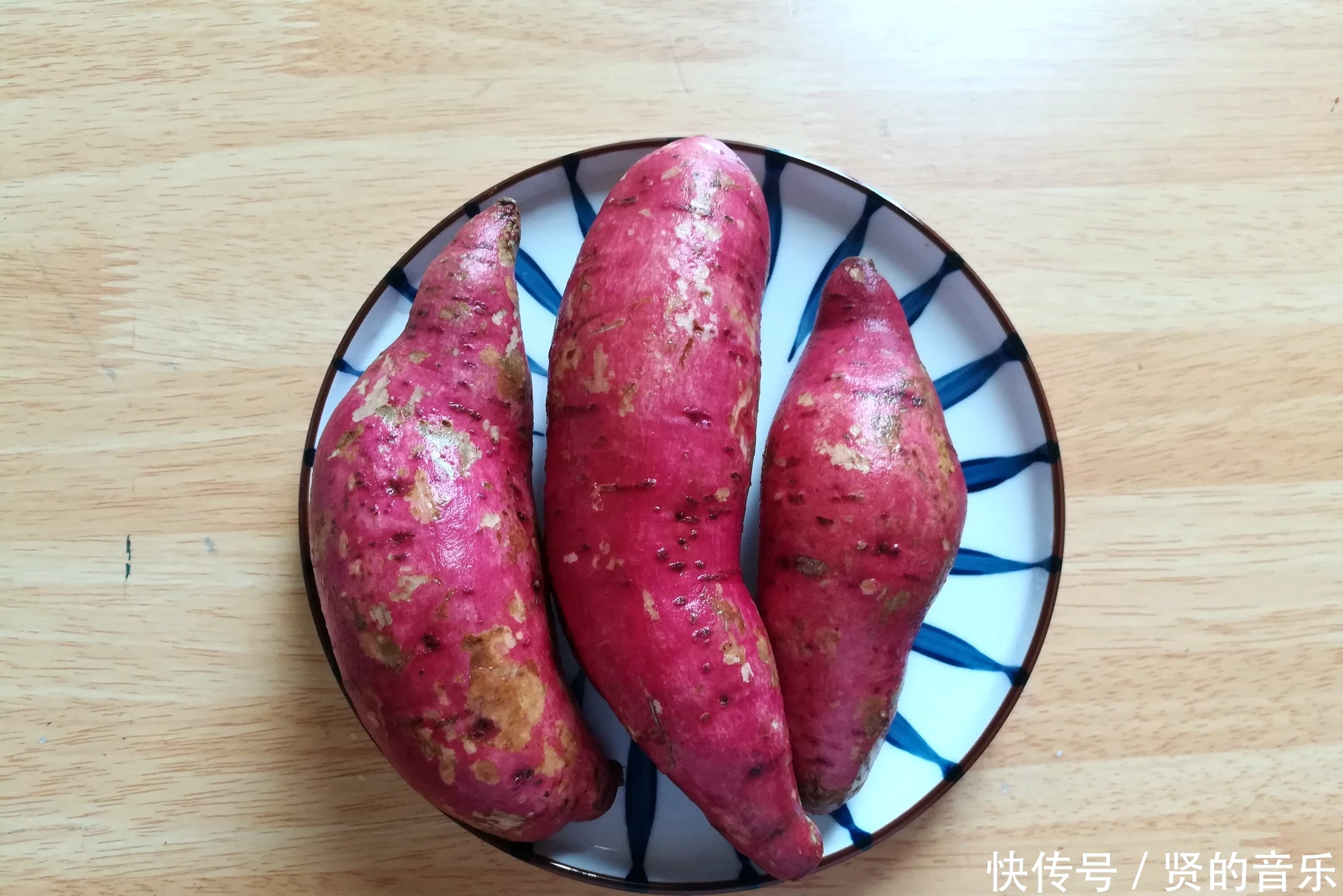 蛋糕程序|想吃烤红薯不用买，用电饭锅就能做，不放一滴水，软糯香甜超好吃