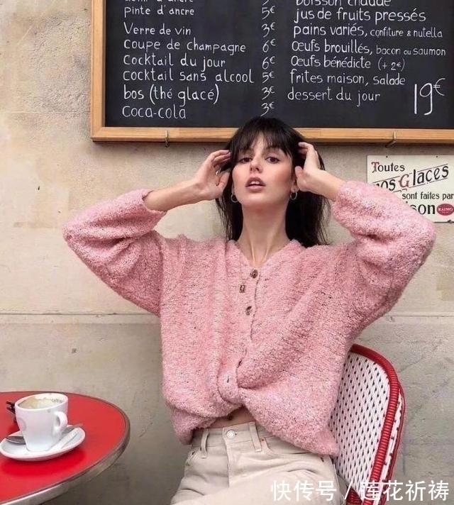 小姐姐 今年流行一种新穿法叫:“奶奶衫+牛仔裤”,显高还显腿长