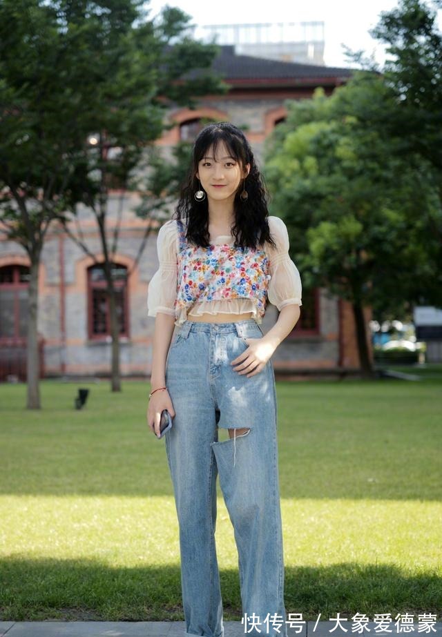 时髦精 夏季“牛仔裤”的穿搭灵感搭配这几款“背心”,新潮时髦不撞衫!